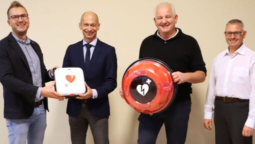 Übergabe eines Defibrillators an den Sportverein Oberreute Übergabe eines Defibrillators an den Sportverein Oberreute